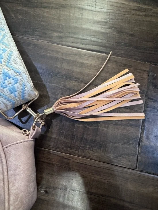 Stylish Blush Pink Crossbody Bag with Patterned Strap - Picture 2 of 4